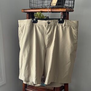 Callaway Men's Beige Flat Front Golf Shorts